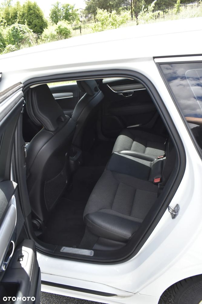 Volvo V90 D4 Momentum Pro - 24
