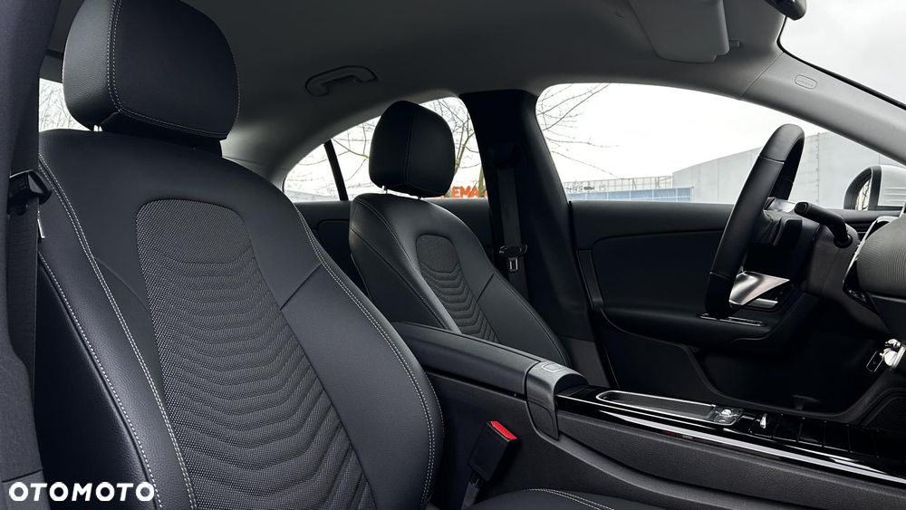 Mercedes-Benz CLA 200 7G-DCT - 23