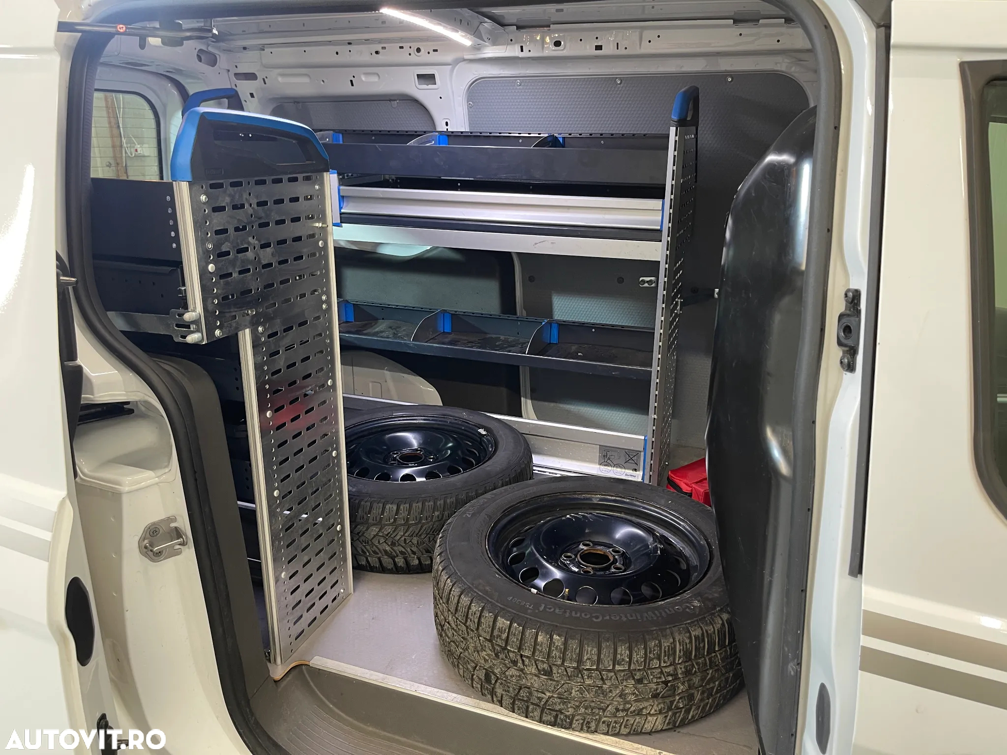 Ford Transit Connect - 10