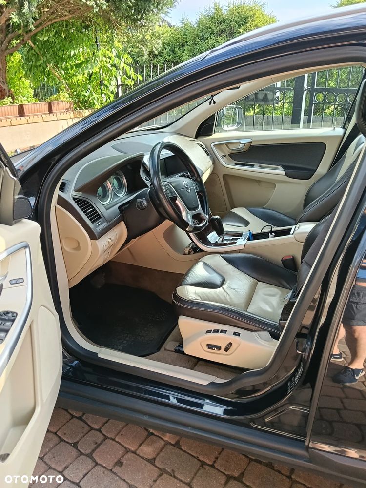 Volvo XC 60 D5 AWD - 11