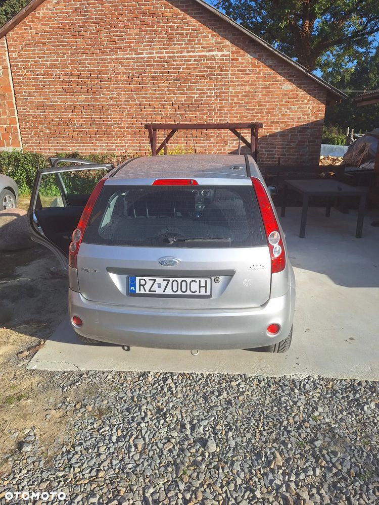 Ford Fiesta 2005 photo 4