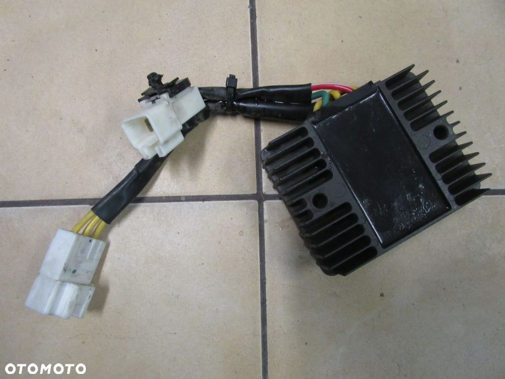 Vespa GTV 300 hpe 2024 regulator napiecia tylko 3400km - 2