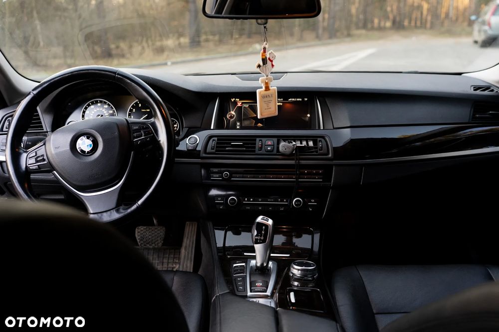 BMW Seria 5 528i - 15