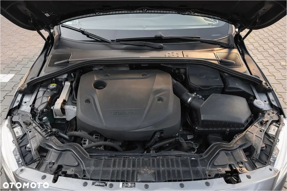 Volvo V60 D5 Geartronic RDesign - 34