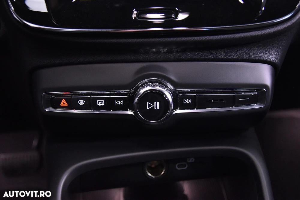 Volvo XC 40 B3 AT FWD MHEV Core - 17