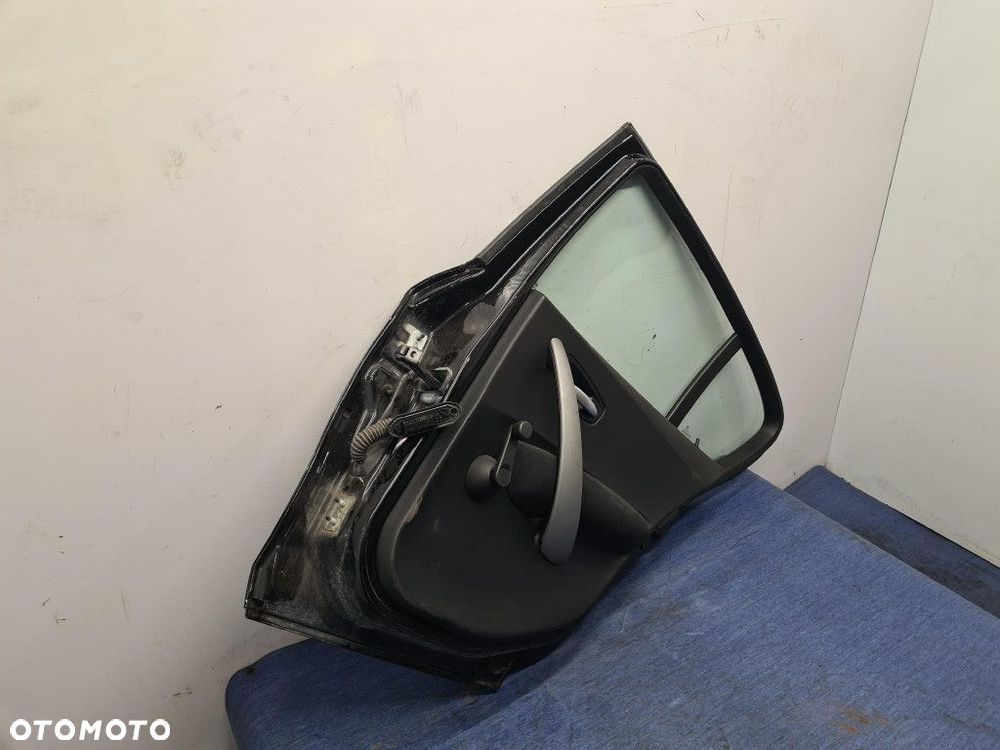 BMW 116I E87 DRZWI TYŁ PRAWE  SCHWARZ 2  668 - 12