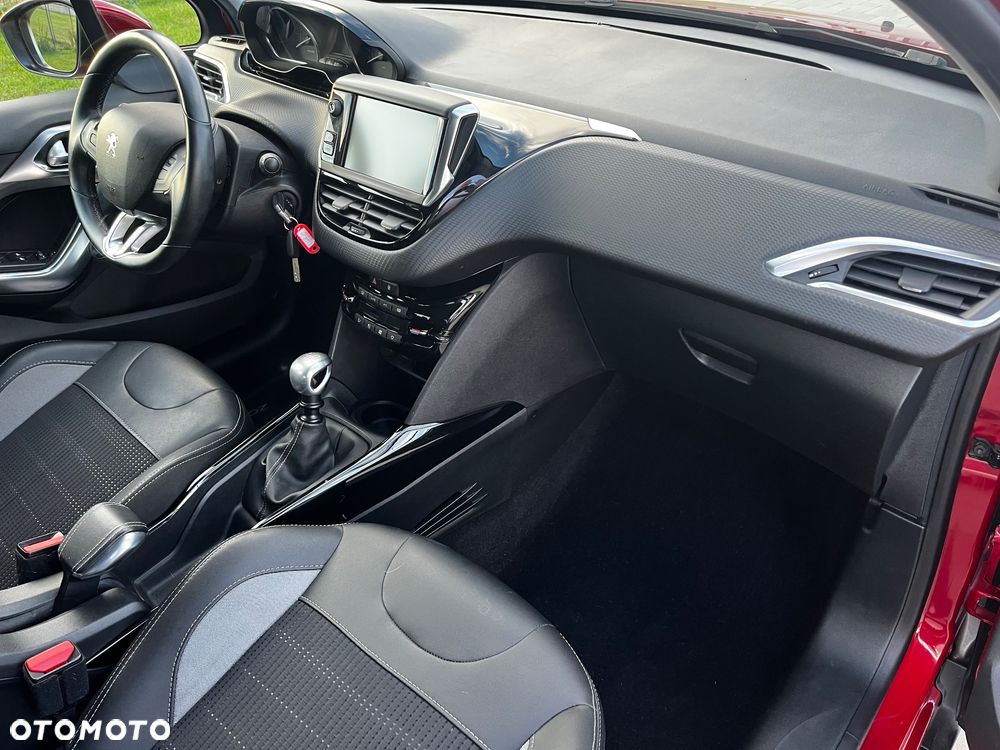 Peugeot 2008 1.2 Pure Tech GPF Allure S&S - 25
