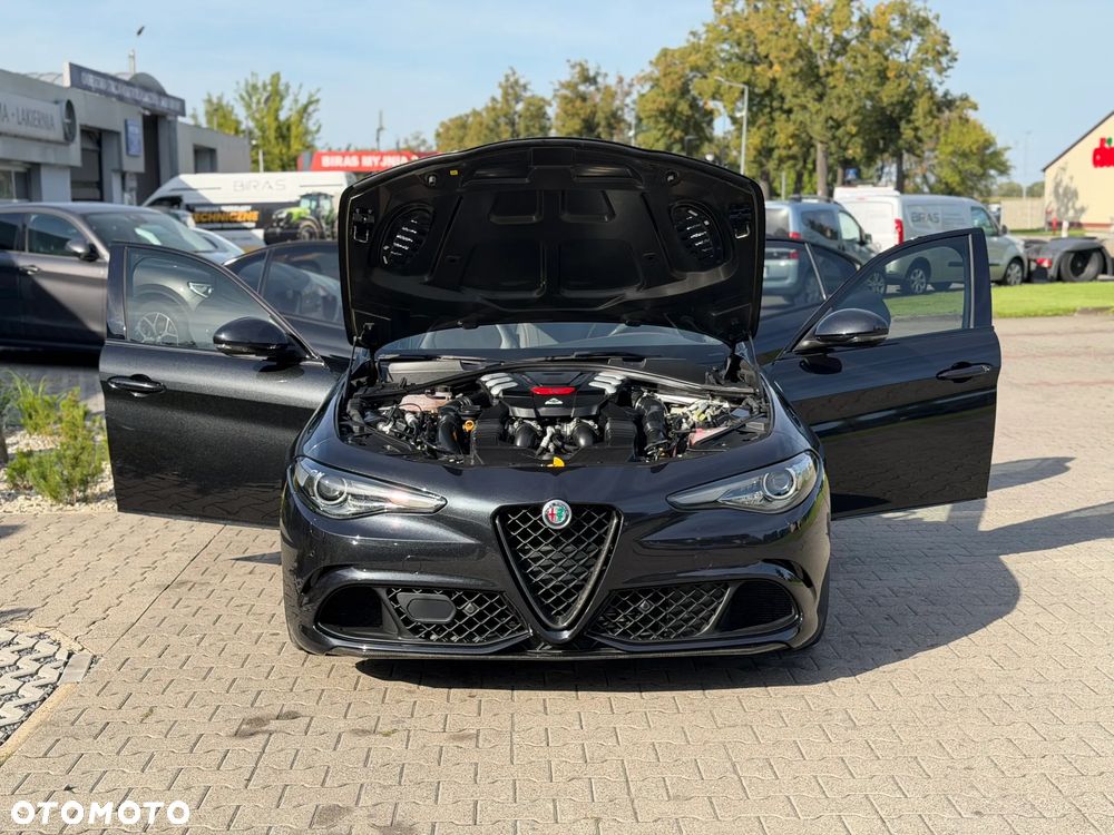 Alfa Romeo Giulia 2.9 V6 Bi-Turbo AT8 Quadrifoglio - 32