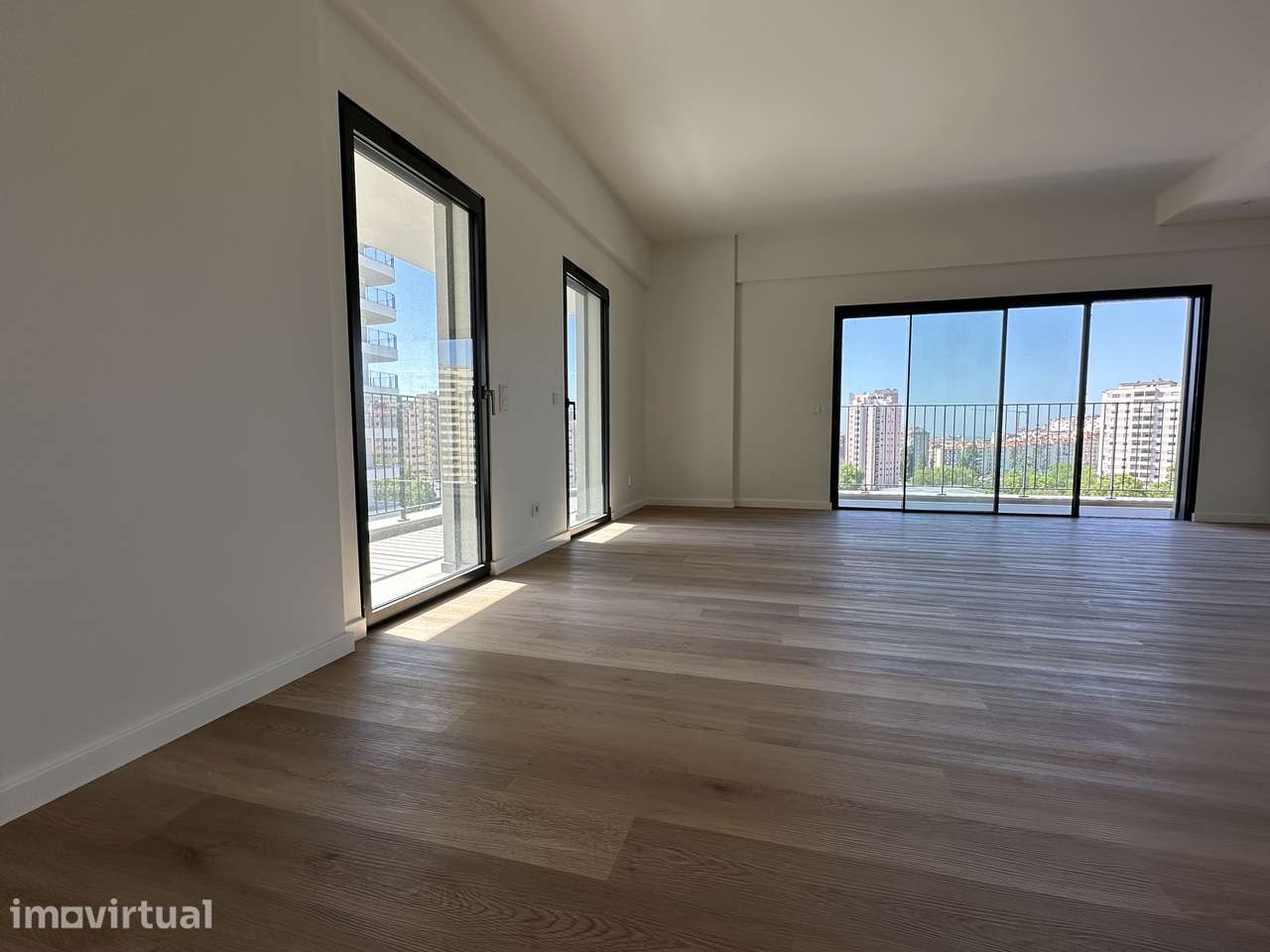 Arrenda-se excelente apartamento T3 Novo – Miraflores (Oeiras) - Grande imagem: 2/32
