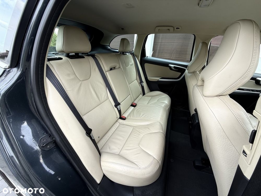 Volvo XC 60 DRIVe Momentum - 24