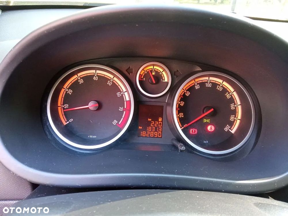 Opel Corsa 1.4 16V Cosmo - 11