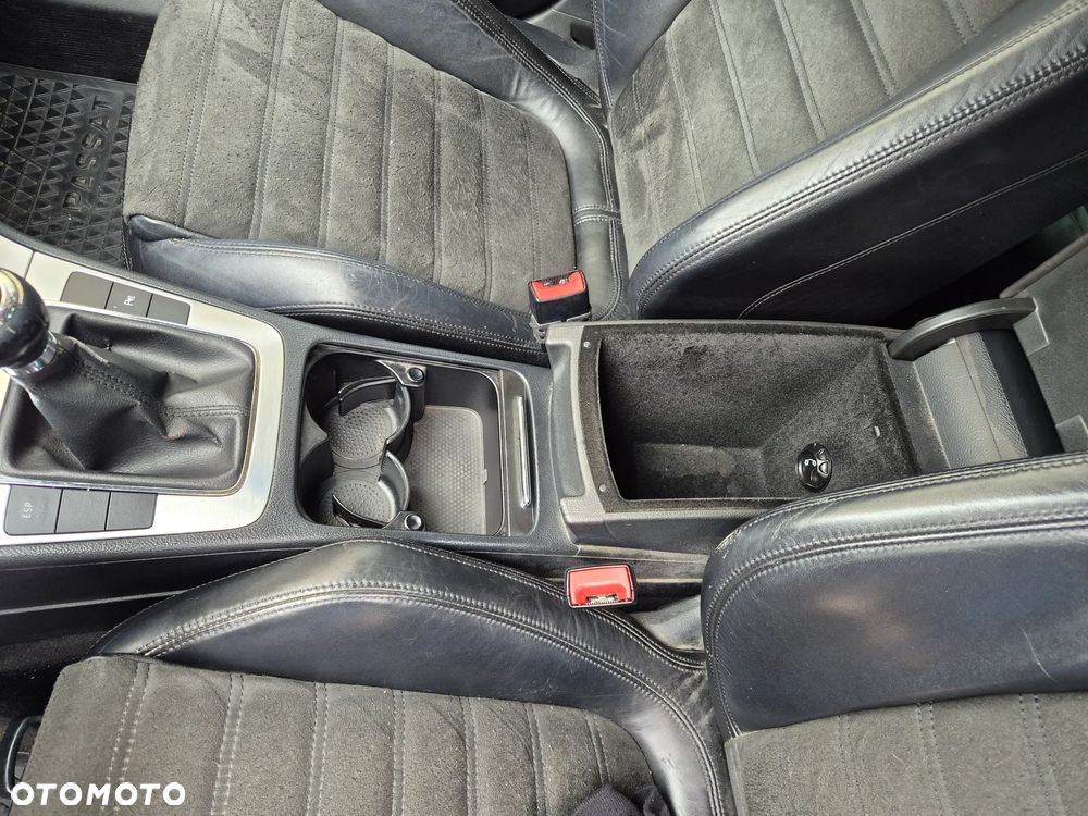 Volkswagen Passat 2.0 TDI DPF Highline - 39