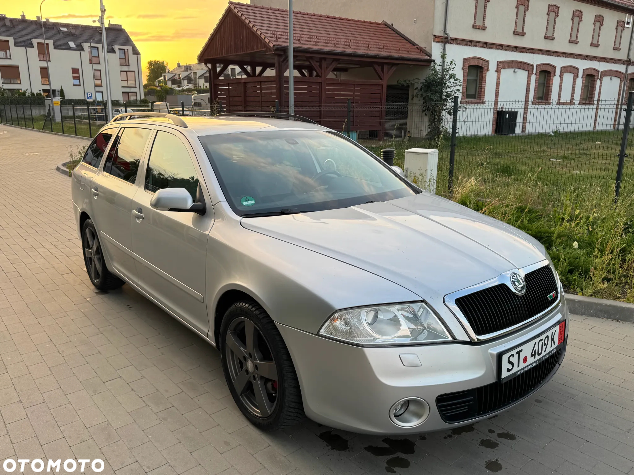 Skoda Octavia Combi 2.0 TDI DPF RS - 26