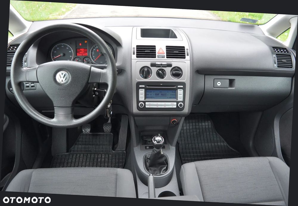 Volkswagen Touran 1.6 Conceptline - 11