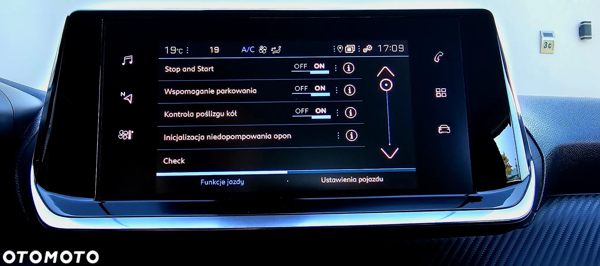 Peugeot 2008 1.2 PureTech Allure Pack S&S EAT8 - 23