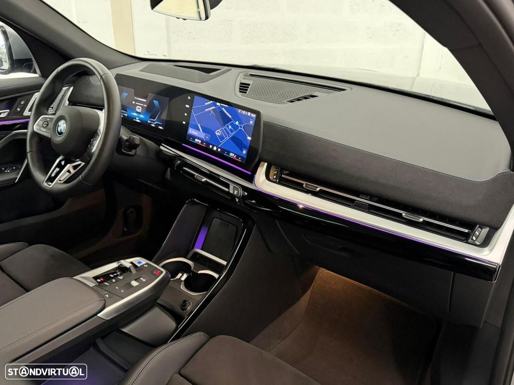BMW iX2 eDrive20 Pack Desportivo M Pro - 37