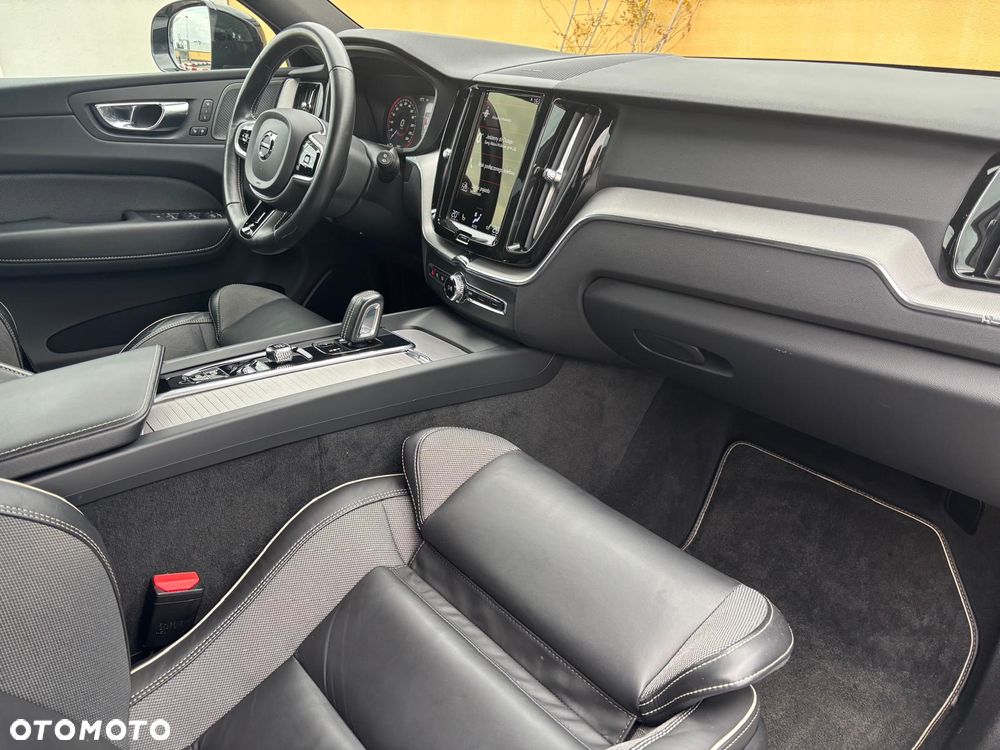 Volvo XC 60 B4 D AWD R-Design - 19