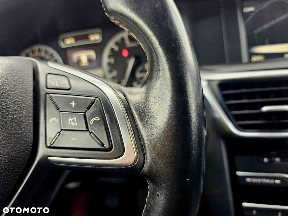 Infiniti Q30 1.6t Premium - 35