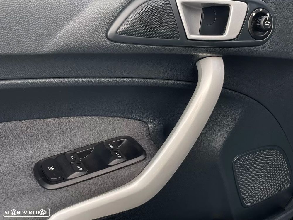 Ford Fiesta 1.25 Titanium - 17