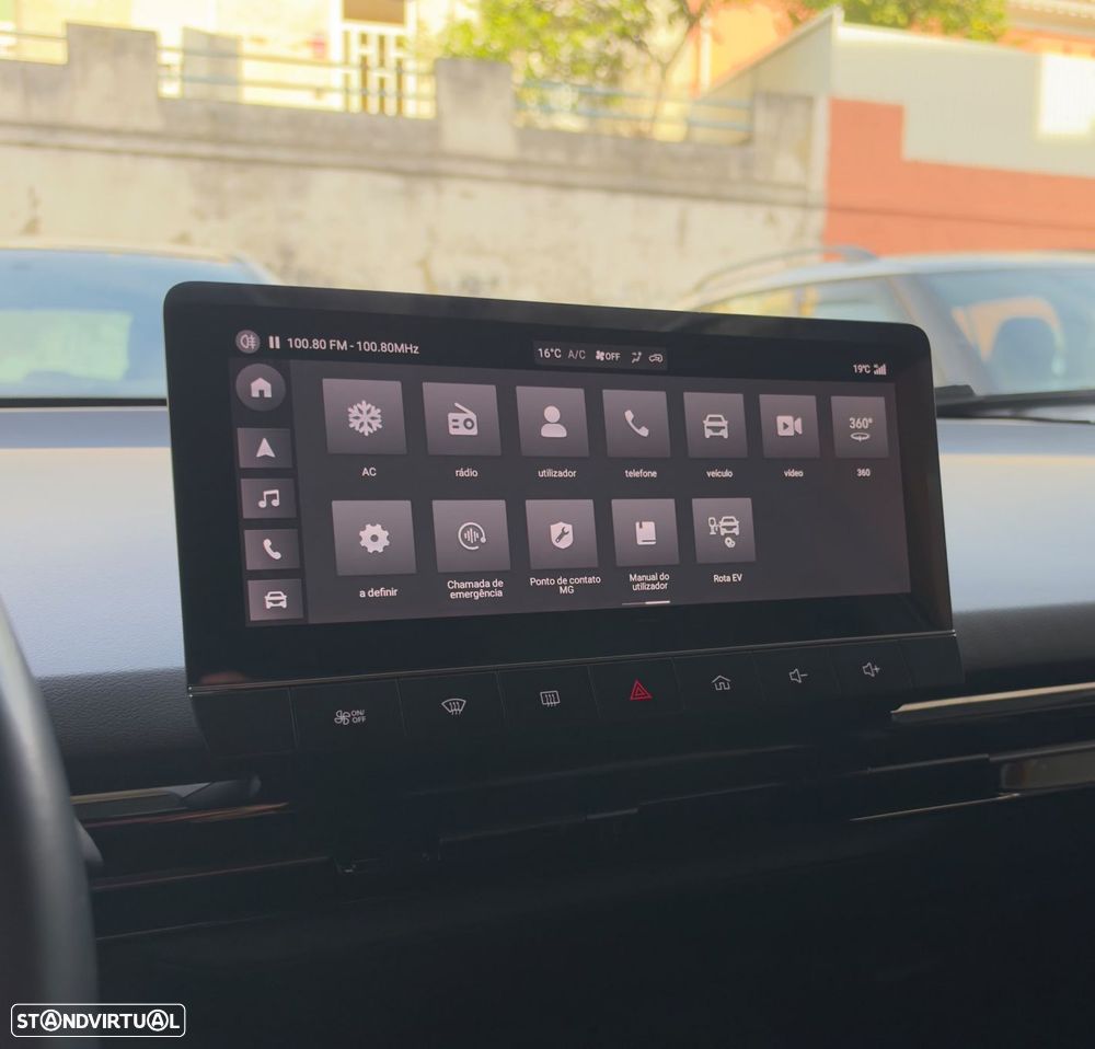 MG MG4 64 kWh Luxury - 18