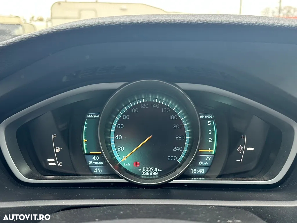 Volvo V40 D2 94g Momentum - 10