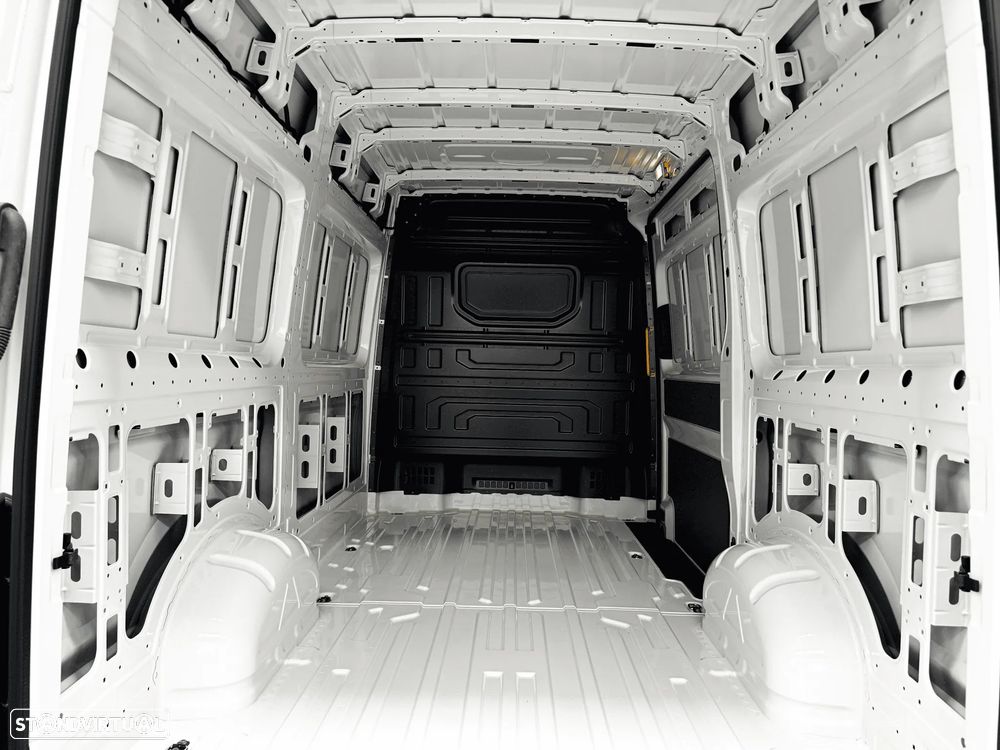 VW Crafter 35 Cargo L3H3 - 20