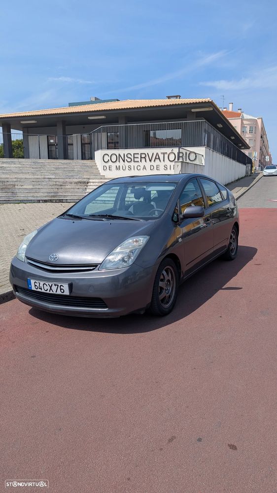 Toyota Prius 1.5 VVT-i HSD Sol - 2