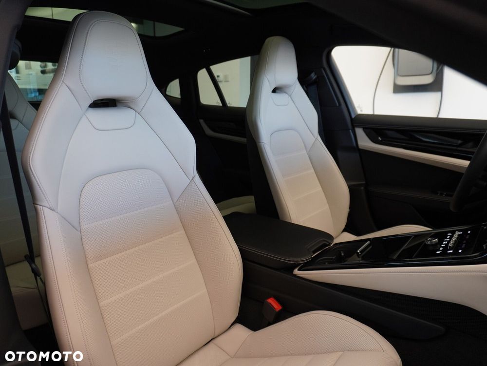 Porsche Panamera 4 E-Hybrid PHEV - 33