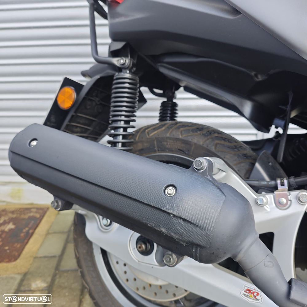 Yamaha X-Max 125 - 12