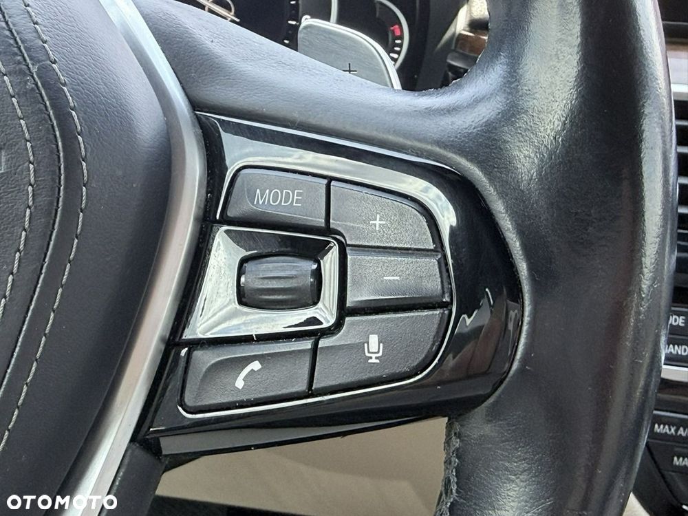 BMW Seria 5 530i Luxury Line - 23
