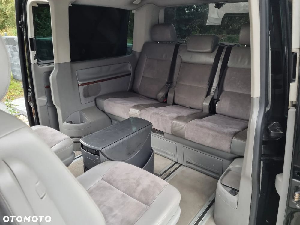 Volkswagen Multivan - 22