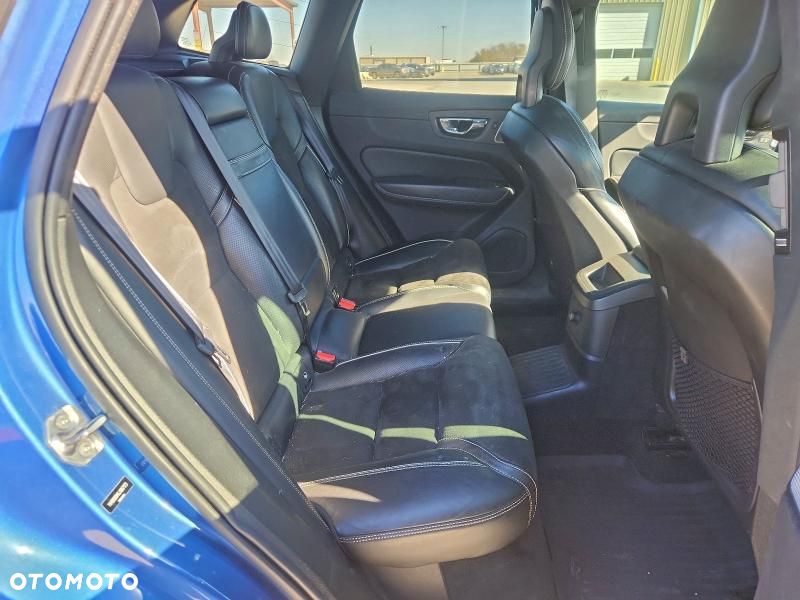 Volvo XC 60 T8 AWD Plug-In Hybrid R-Design - 9