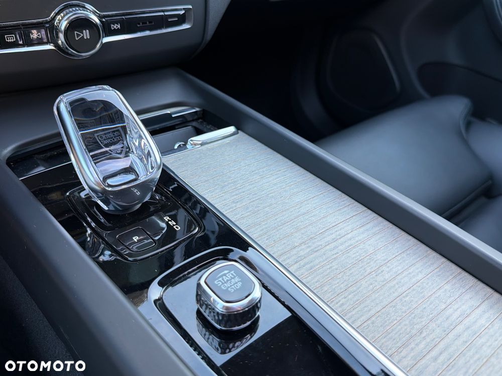 Volvo XC 60 T6 Plug-In Hybrid AWD Inscription - 25