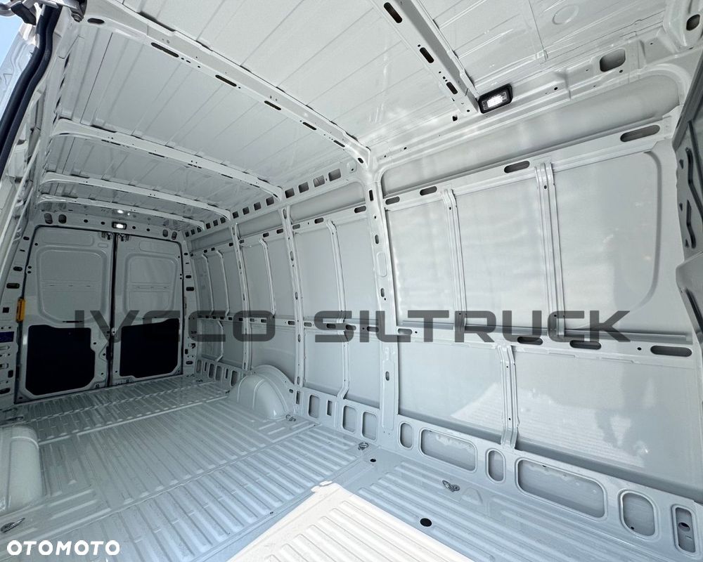 Iveco Daily Furgon 16m3 dostępny od ręki Biały/Szary - 12