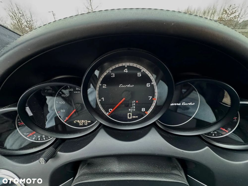 Porsche Cayenne Turbo - 16