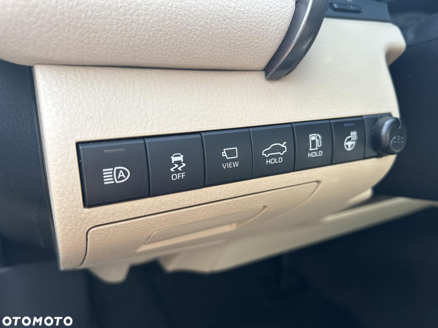 Toyota Camry - 16