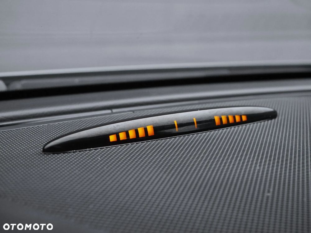 Mercedes-Benz GLA 180 7G-DCT - 24