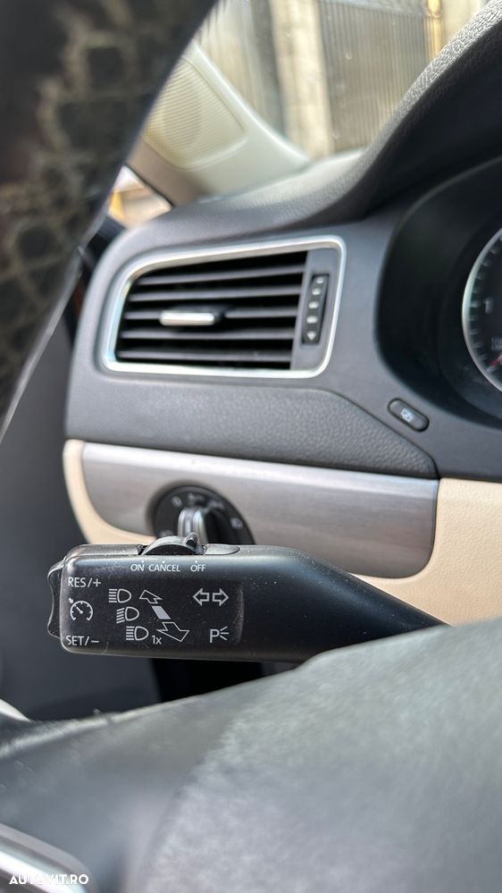 Volkswagen Jetta - 13
