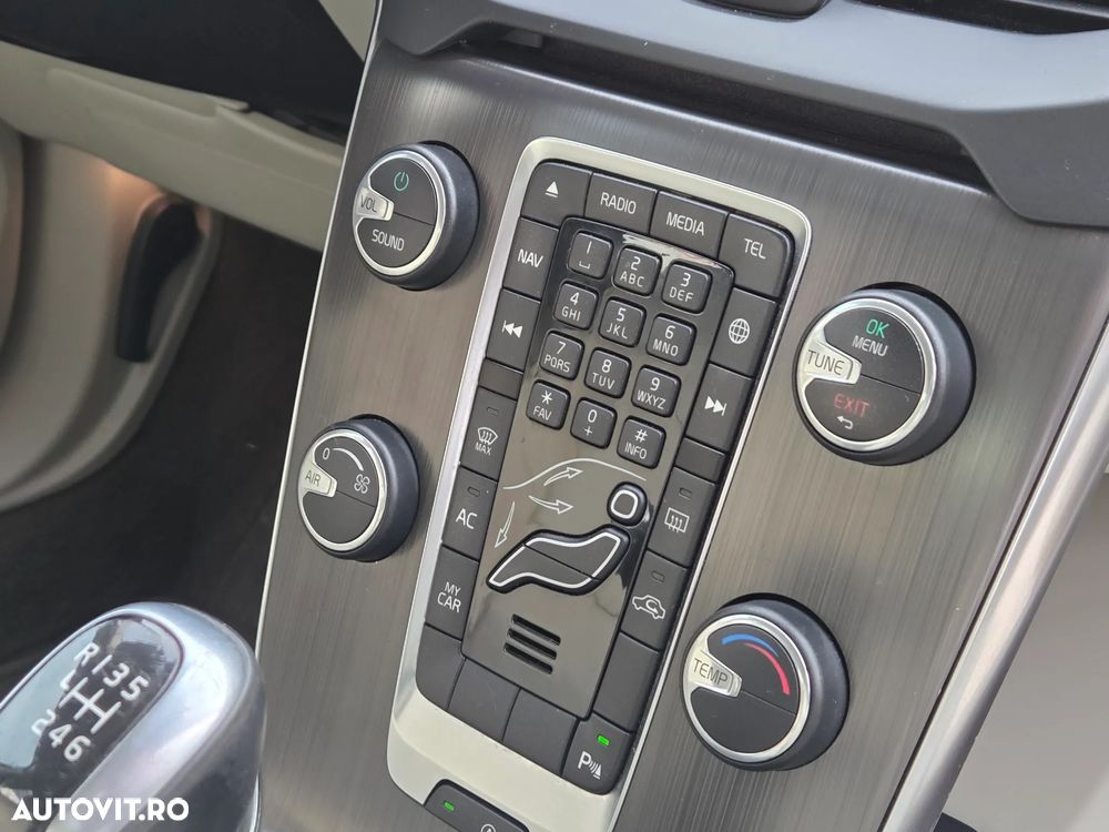 Volvo V40 D2 R Design - 16