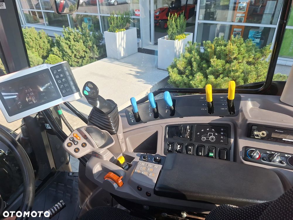 Kubota M6-122 - 8