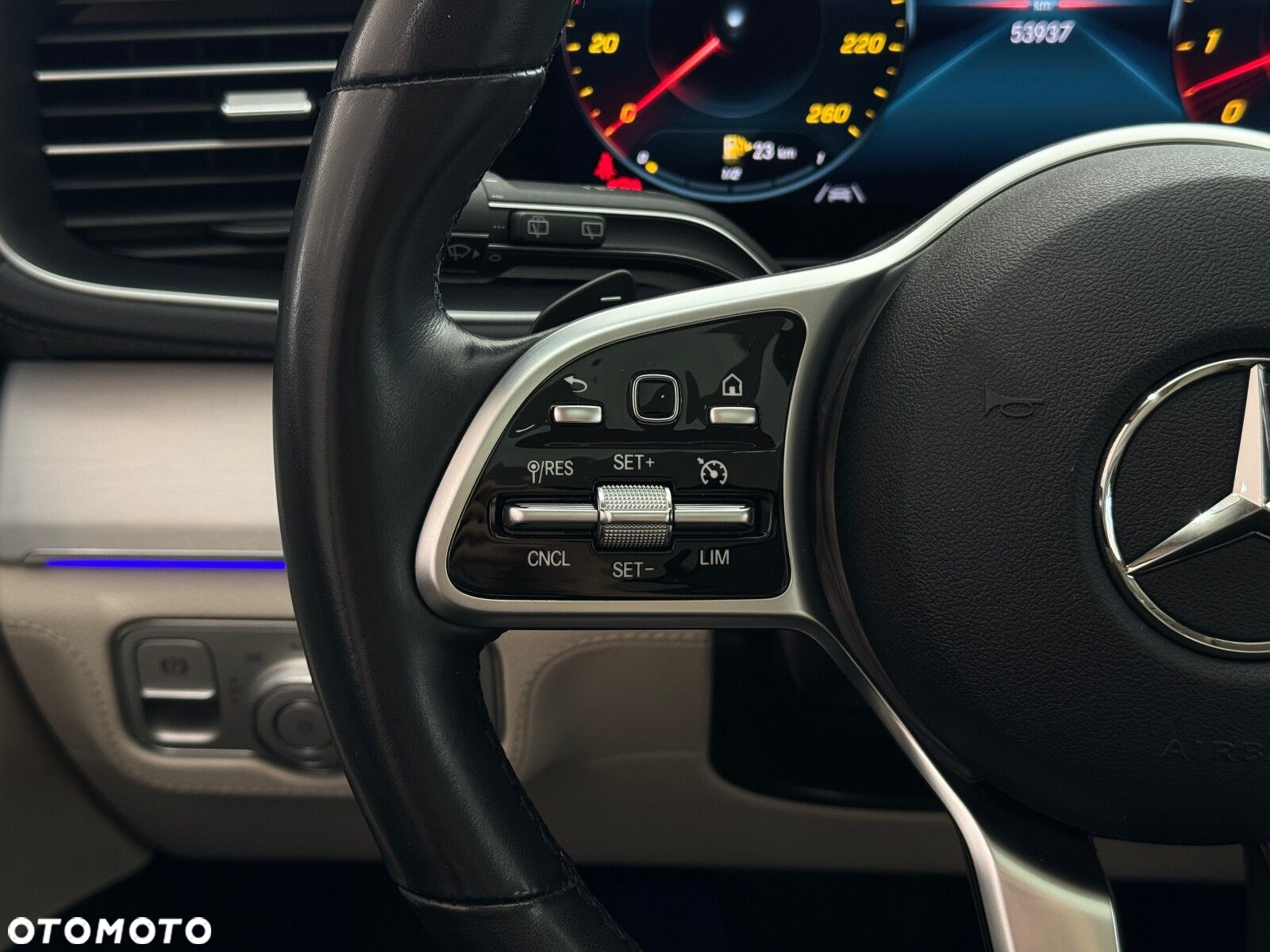 Mercedes-Benz GLE - 25