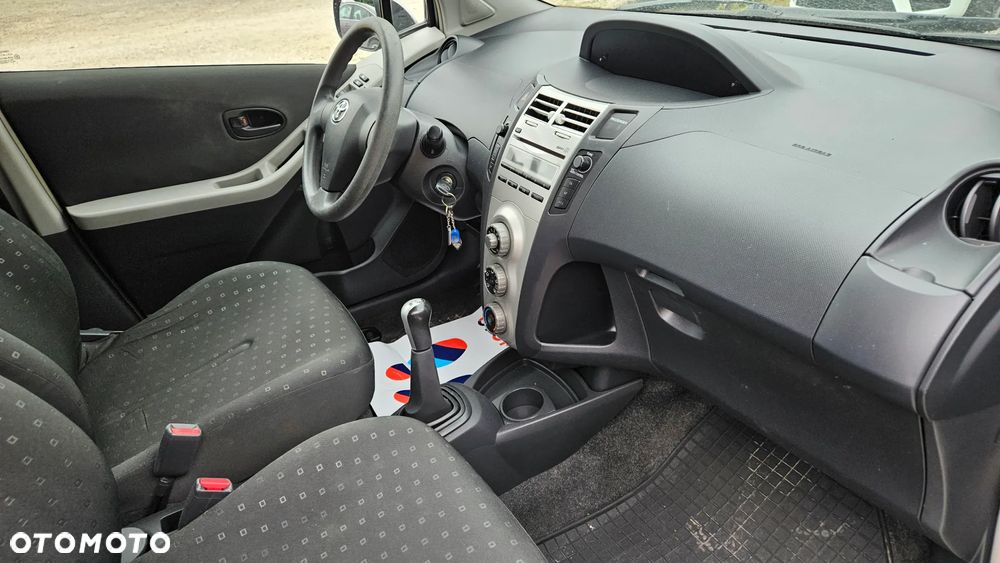 Toyota Yaris 1.3 VVT-i Cool - 24