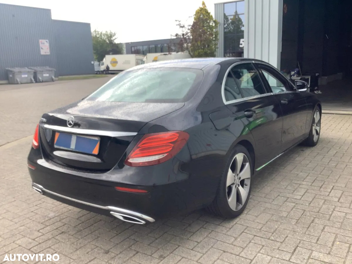 Mercedes-Benz E 220 d 4Matic 9G-TRONIC Avantgarde - 2