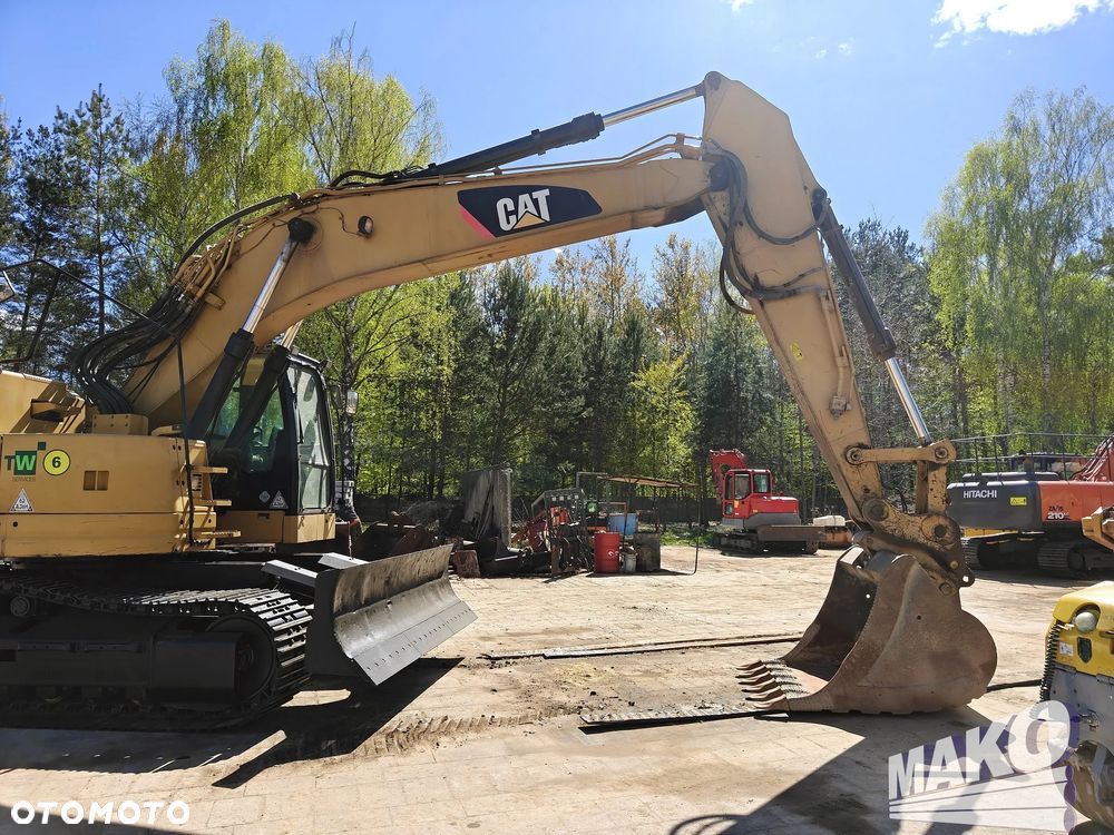 Caterpillar 328D - 8