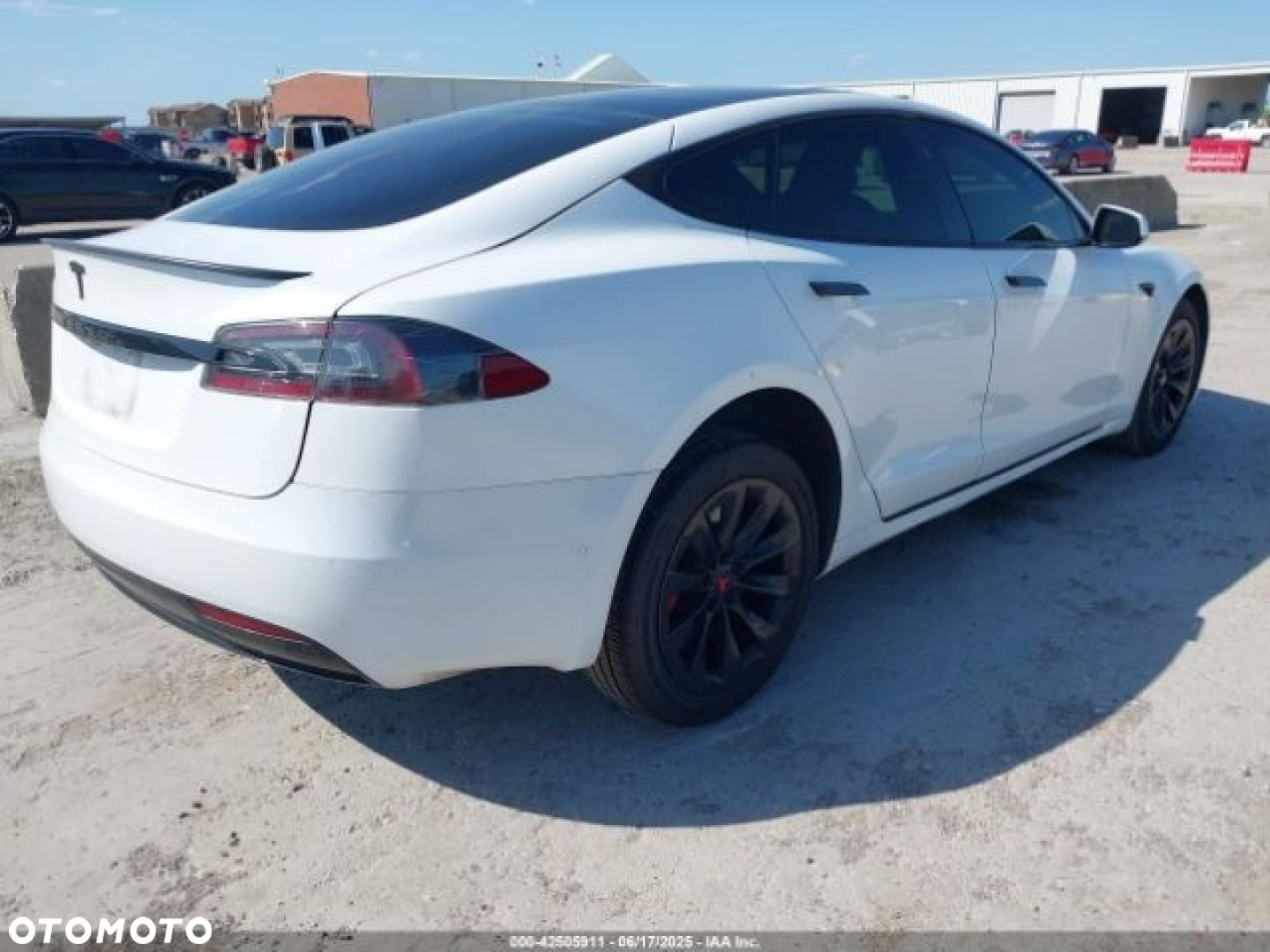 Tesla Model S - 4
