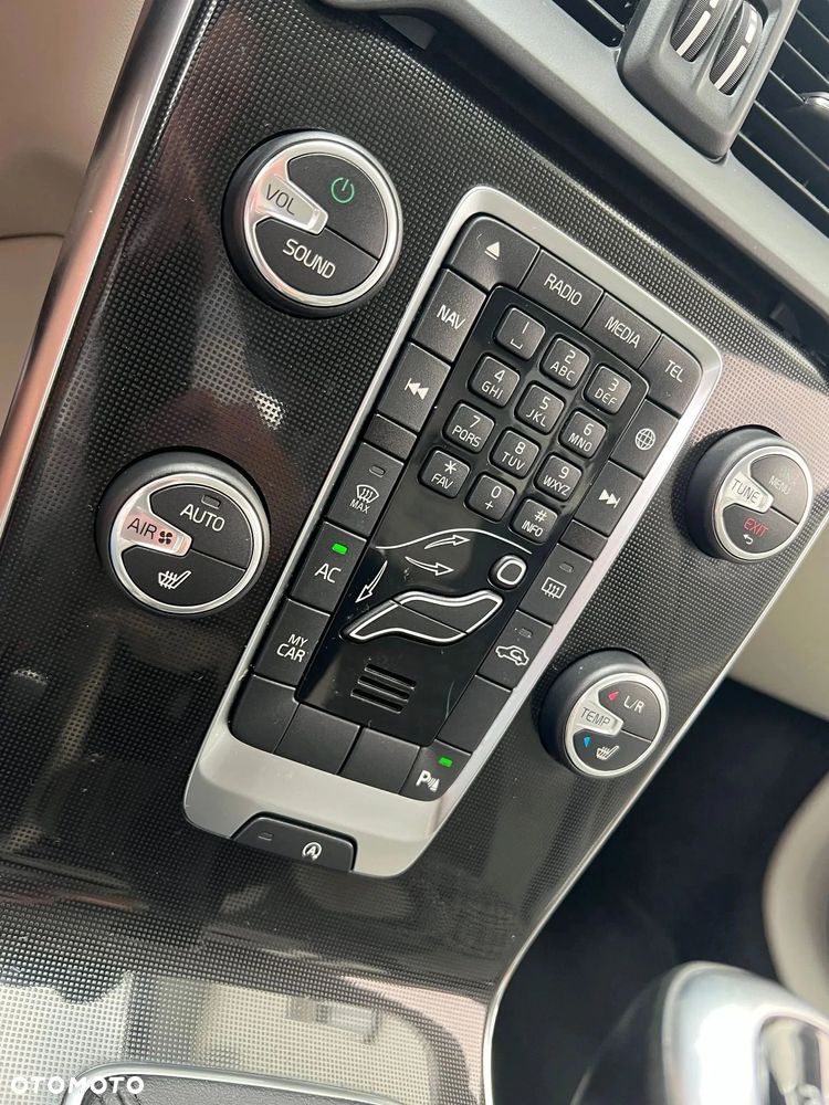 Volvo V40 Cross Country - 7