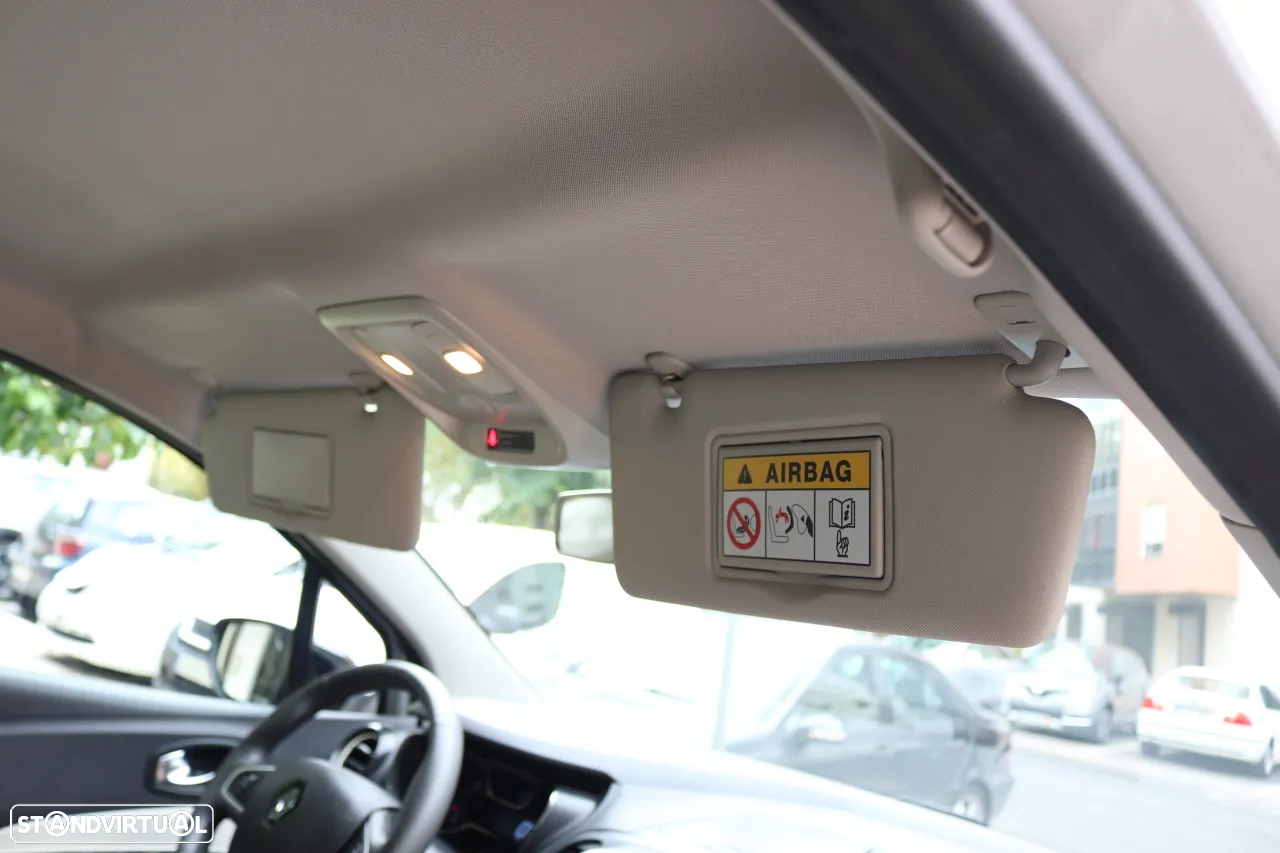 Renault Captur 1.5 dCi Exclusive EDC - 23