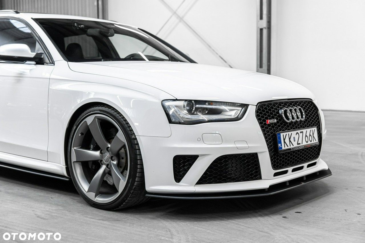 Audi RS4 Avant S tronic - 11