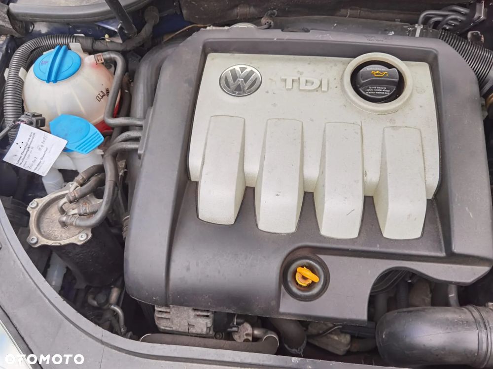 Volkswagen Golf 1.9 TDI DPF Comfortline BlueMotion - 11