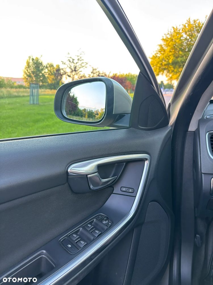 Volvo V60 D2 Momentum - 21